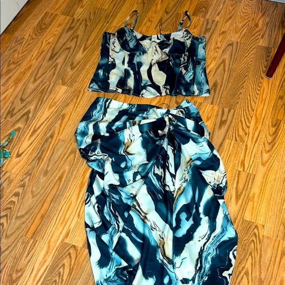 PrettyLittleThing Corset Tp and Skirt Set, cream, blue, 12 - Picture 2 of 11